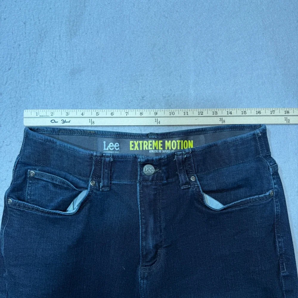 Lee Extreme Motion Jeans Mens 33x32 Dark Blue Excellent Athletic Fit Tapered Leg